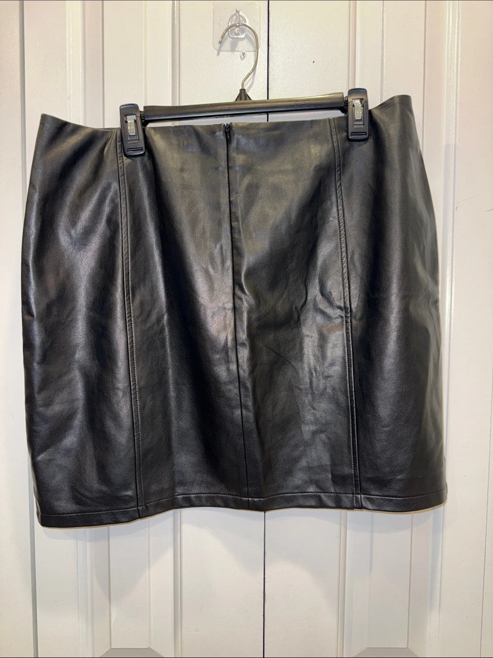 Mangopop‎ Black Faux Leather Mini Skirt with Vertical Seams